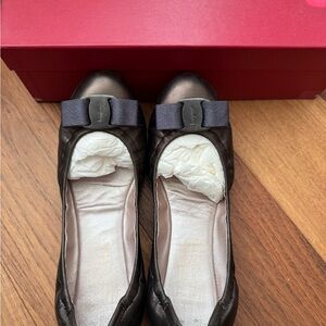 Salvatore Ferragamo Vara Ballet Flats – Size 8